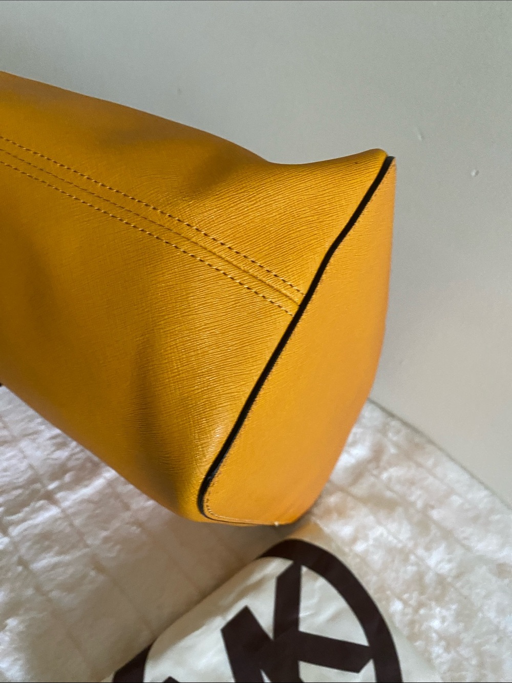 MICHAEL Michael Kors Jet Set Travel Medium Tote in Marigold - Picture 8 of 17